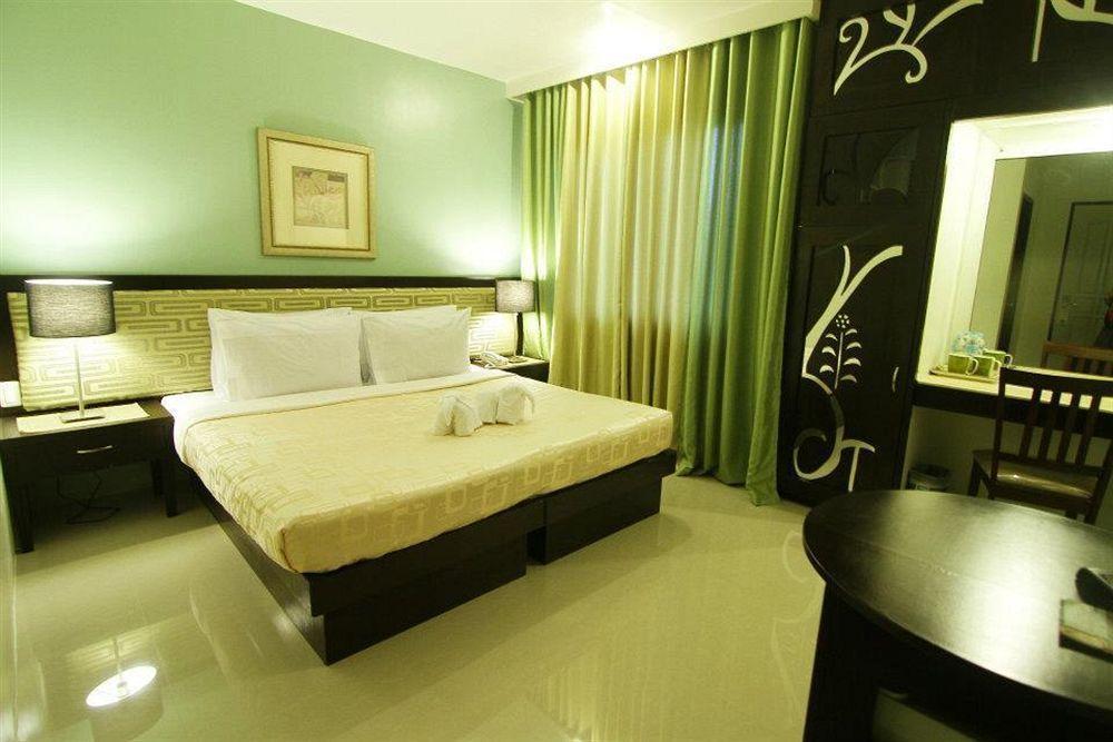 Urban Manor Hotel Roxas Exterior foto