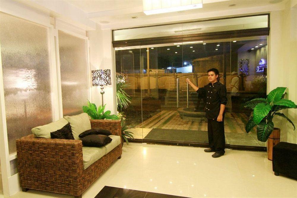 Urban Manor Hotel Roxas Exterior foto